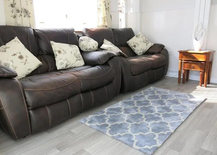 3 Bedroom Home With Welcome Breakfast Near Beaches