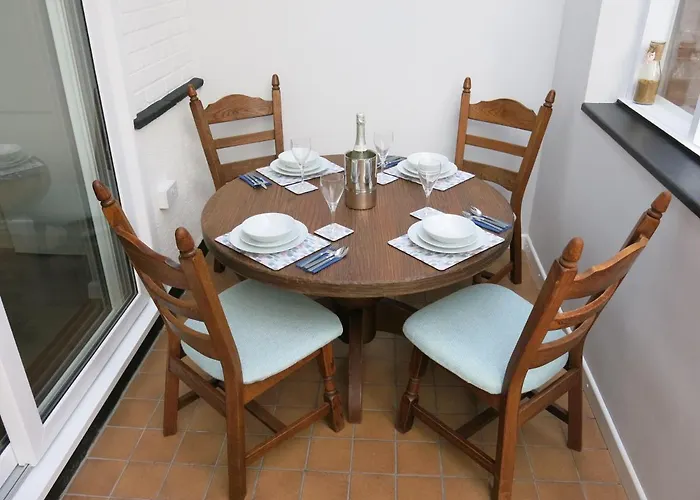 3 Bedroom Home With Welcome Breakfast Near Beaches
